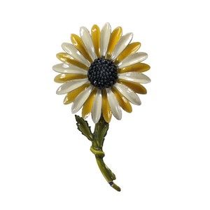 Vintage Daisy Brooch Pin 1960s/1970s Mod Retro Flower